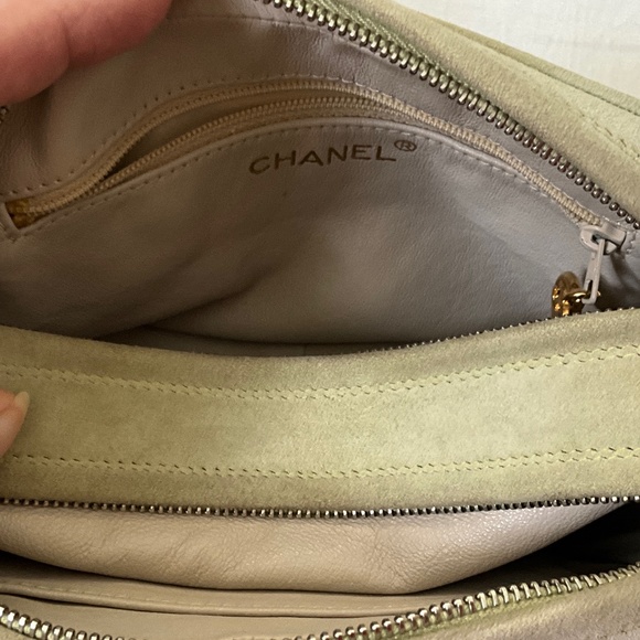 CHANEL Vintage Diamond CC Logo Suede Camera Bag Sage Green - Picture 6 of 14